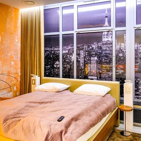 Pietryna Apartments Luxury - Sauna , Jacuzzi , Bezposrednio Przy Ul Piotrkowskiej Łódź Exteriör bild