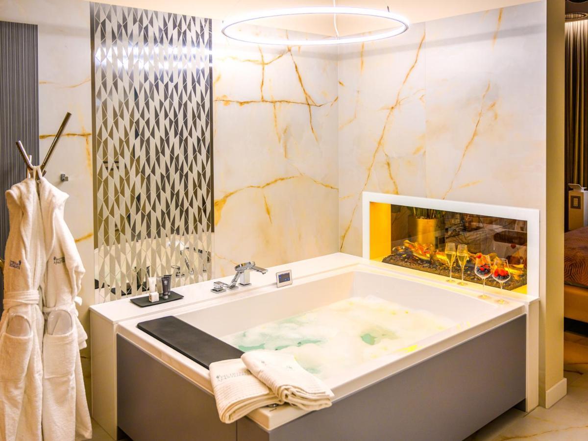 Pietryna Apartments Luxury - Sauna , Jacuzzi , Bezposrednio Przy Ul Piotrkowskiej Łódź Exteriör bild