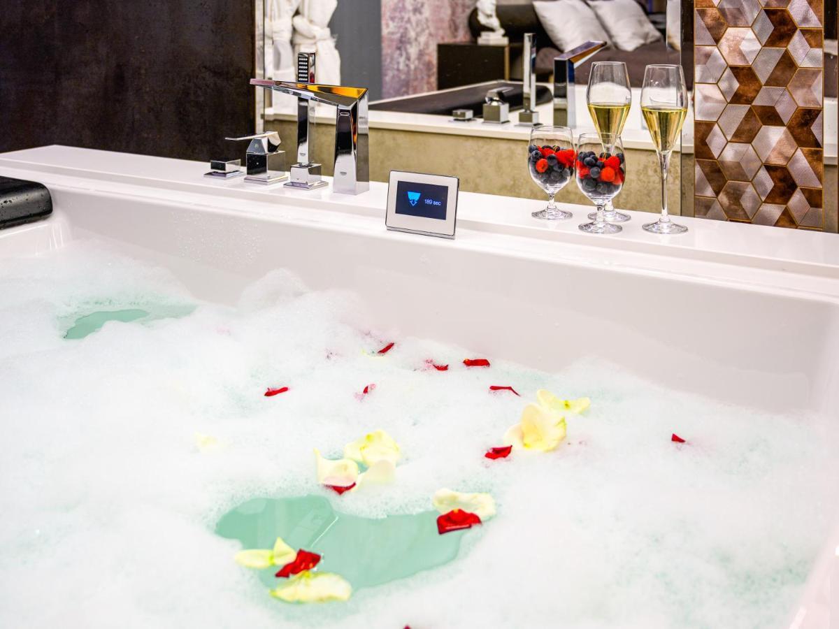 Pietryna Apartments Luxury - Sauna , Jacuzzi , Bezposrednio Przy Ul Piotrkowskiej Łódź Exteriör bild