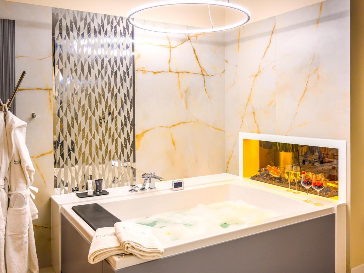 Pietryna Apartments Luxury - Sauna , Jacuzzi , Bezposrednio Przy Ul Piotrkowskiej Łódź Exteriör bild
